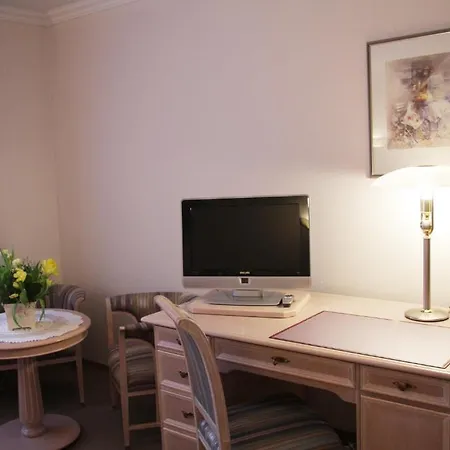 Hotel Edel 3*